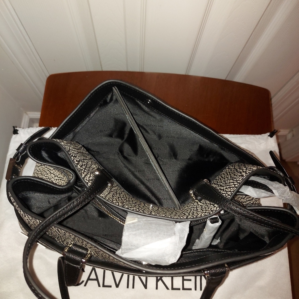 Calvin Klein Avery Micro Pebble Leather Tote NWT - Picture 11 of 13